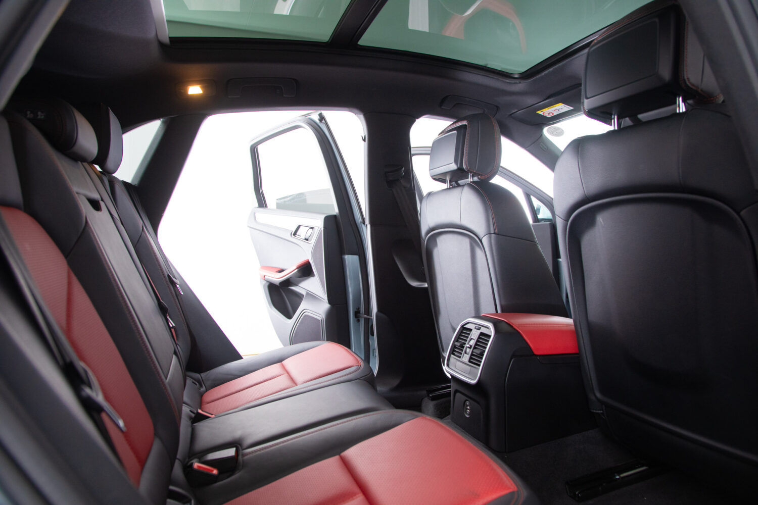 マカン S シュポルト エディション (パノラミック ルーフ システム装着車) PDK 4WD