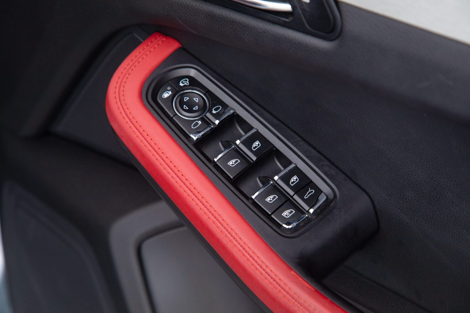 マカン S シュポルト エディション (パノラミック ルーフ システム装着車) PDK 4WD