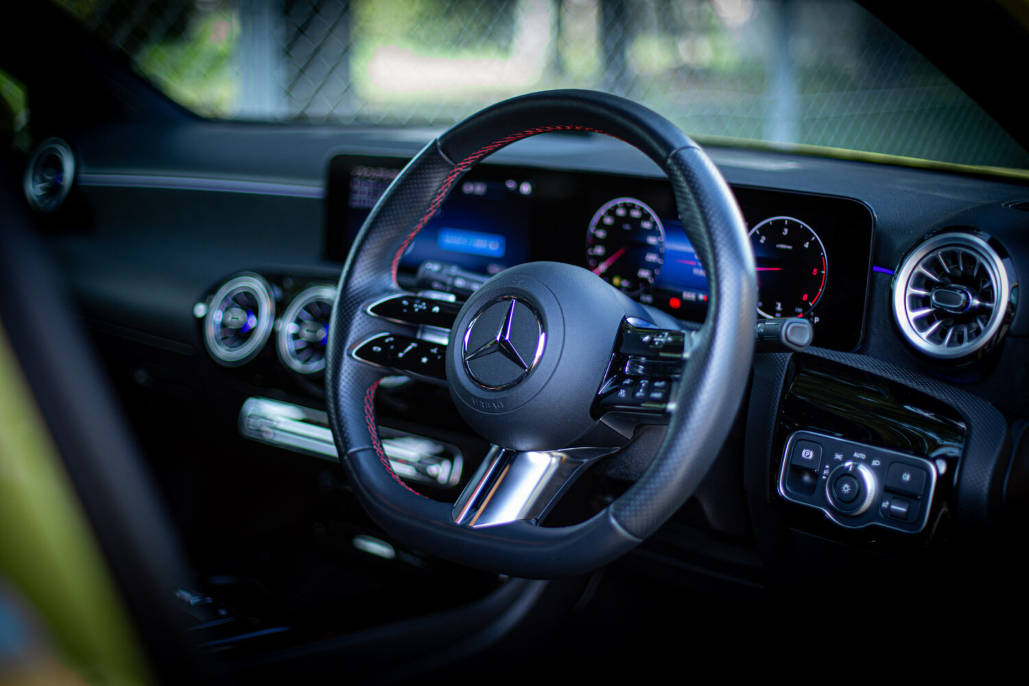 メルセデス・ベンツ・A200d（2024）幸せの黄色いメルセデス