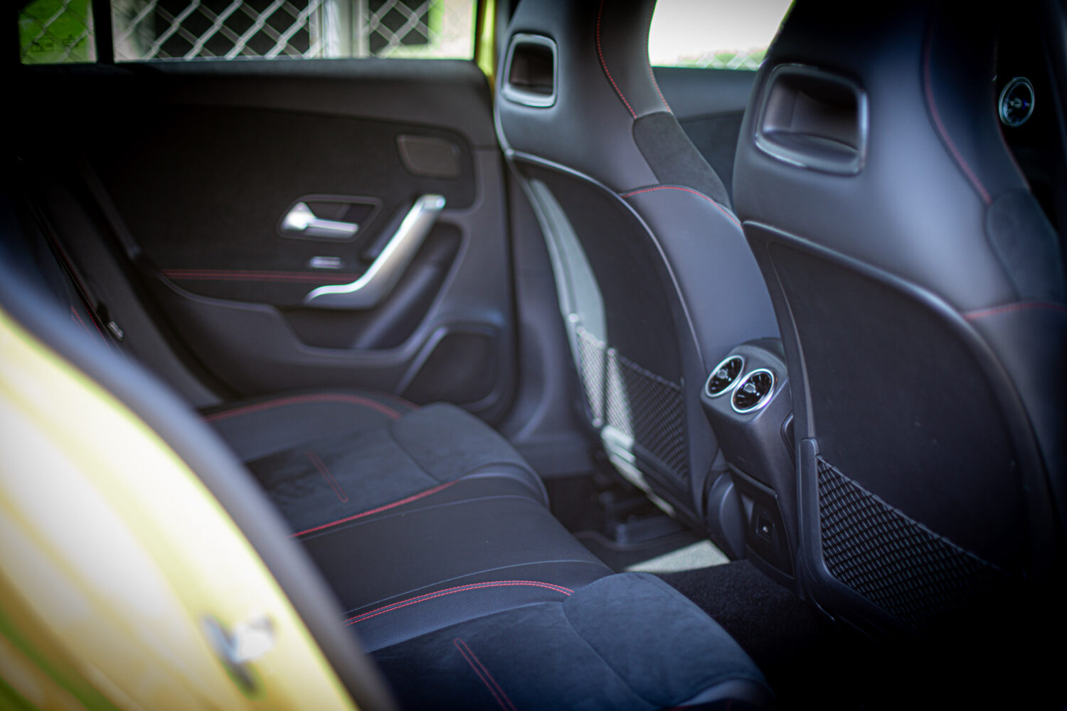 メルセデス・ベンツ・A200d（2024）幸せの黄色いメルセデス