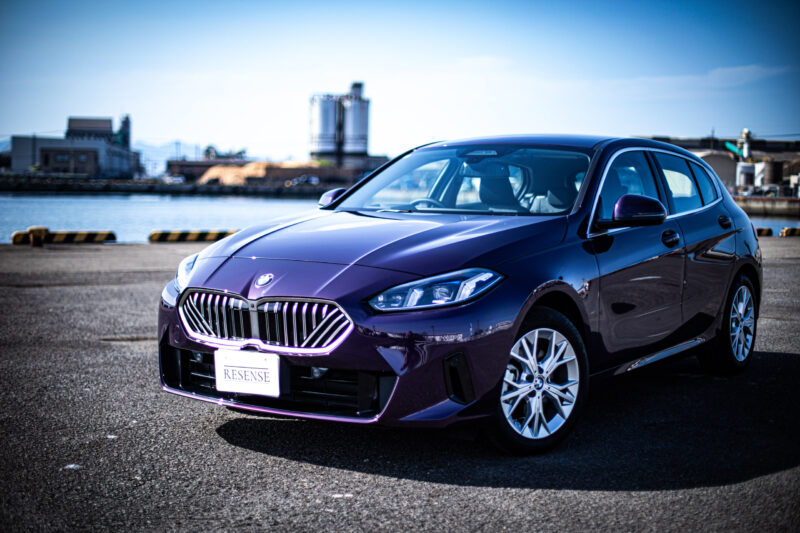 BMW・1シリーズ（2025）色に惹かれ、性能に納得する