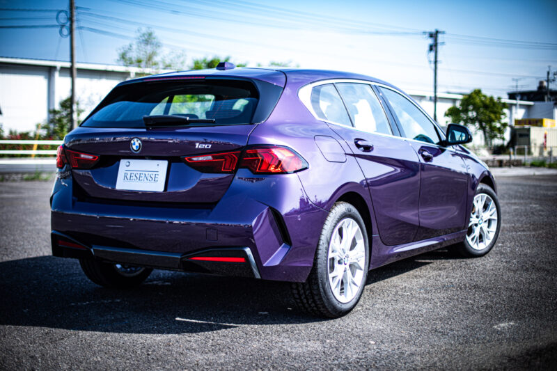 BMW・1シリーズ（2025）色に惹かれ、性能に納得する
