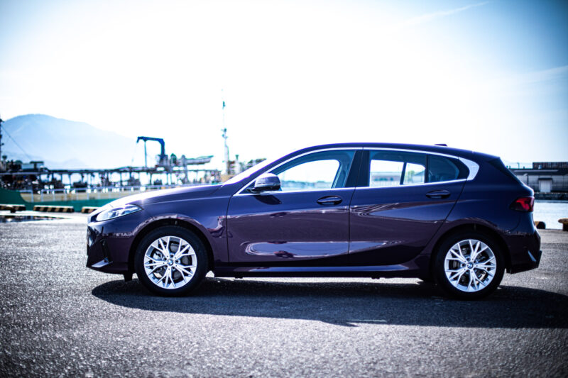 BMW・1シリーズ（2025）色に惹かれ、性能に納得する