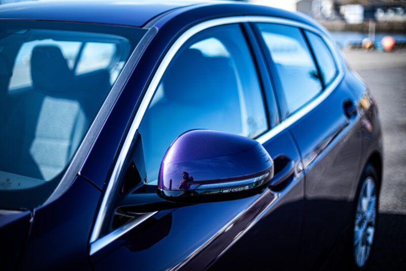 BMW・1シリーズ（2025）色に惹かれ、性能に納得する