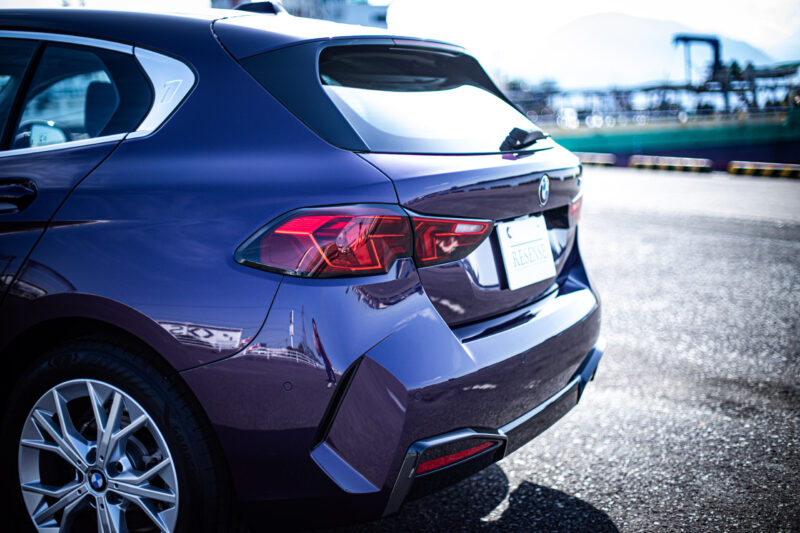 BMW・1シリーズ（2025）色に惹かれ、性能に納得する