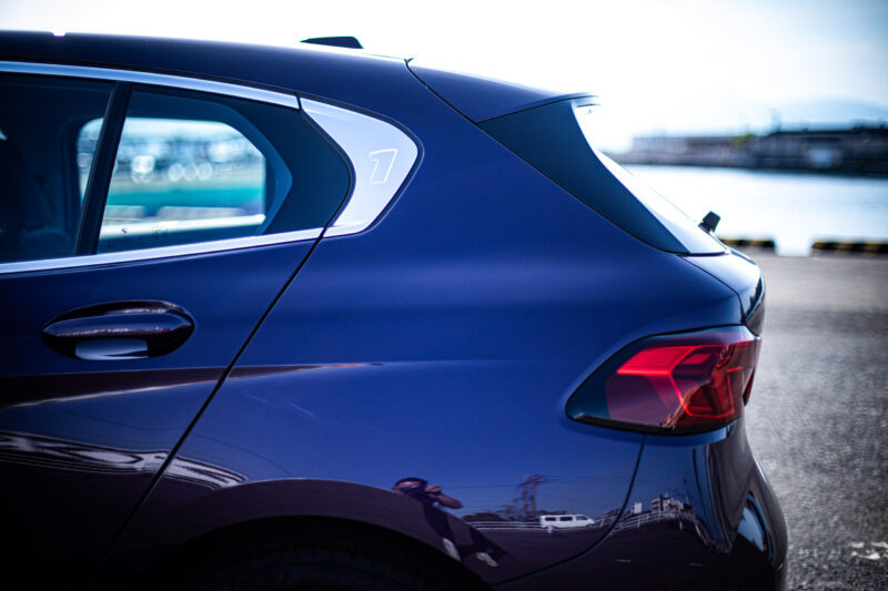 BMW・1シリーズ（2025）色に惹かれ、性能に納得する