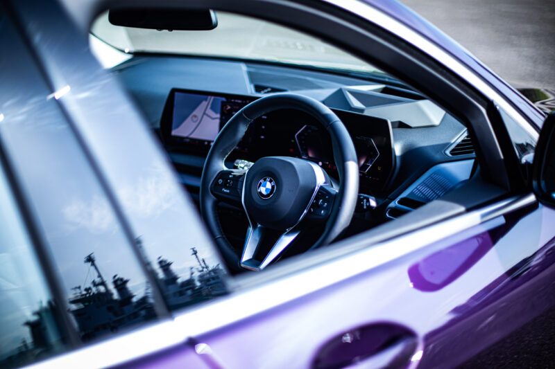 BMW・1シリーズ（2025）色に惹かれ、性能に納得する