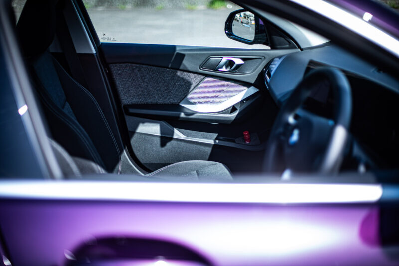 BMW・1シリーズ（2025）色に惹かれ、性能に納得する