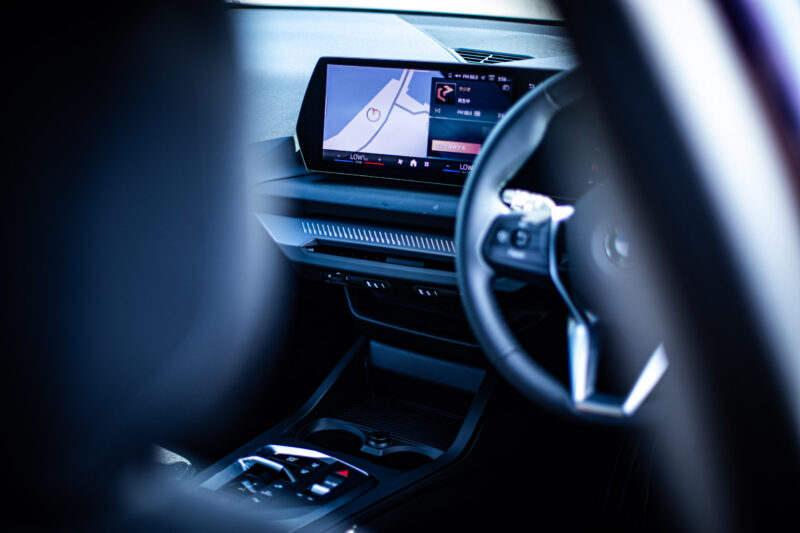 BMW・1シリーズ（2025）色に惹かれ、性能に納得する