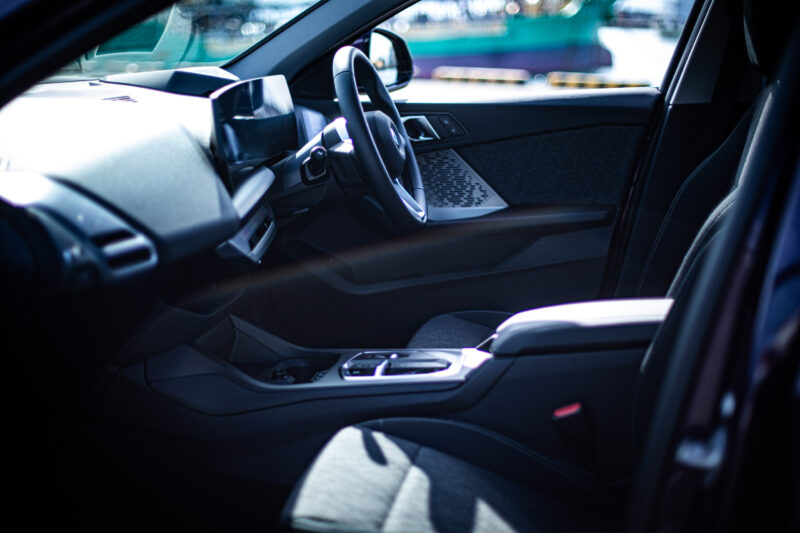 BMW・1シリーズ（2025）色に惹かれ、性能に納得する