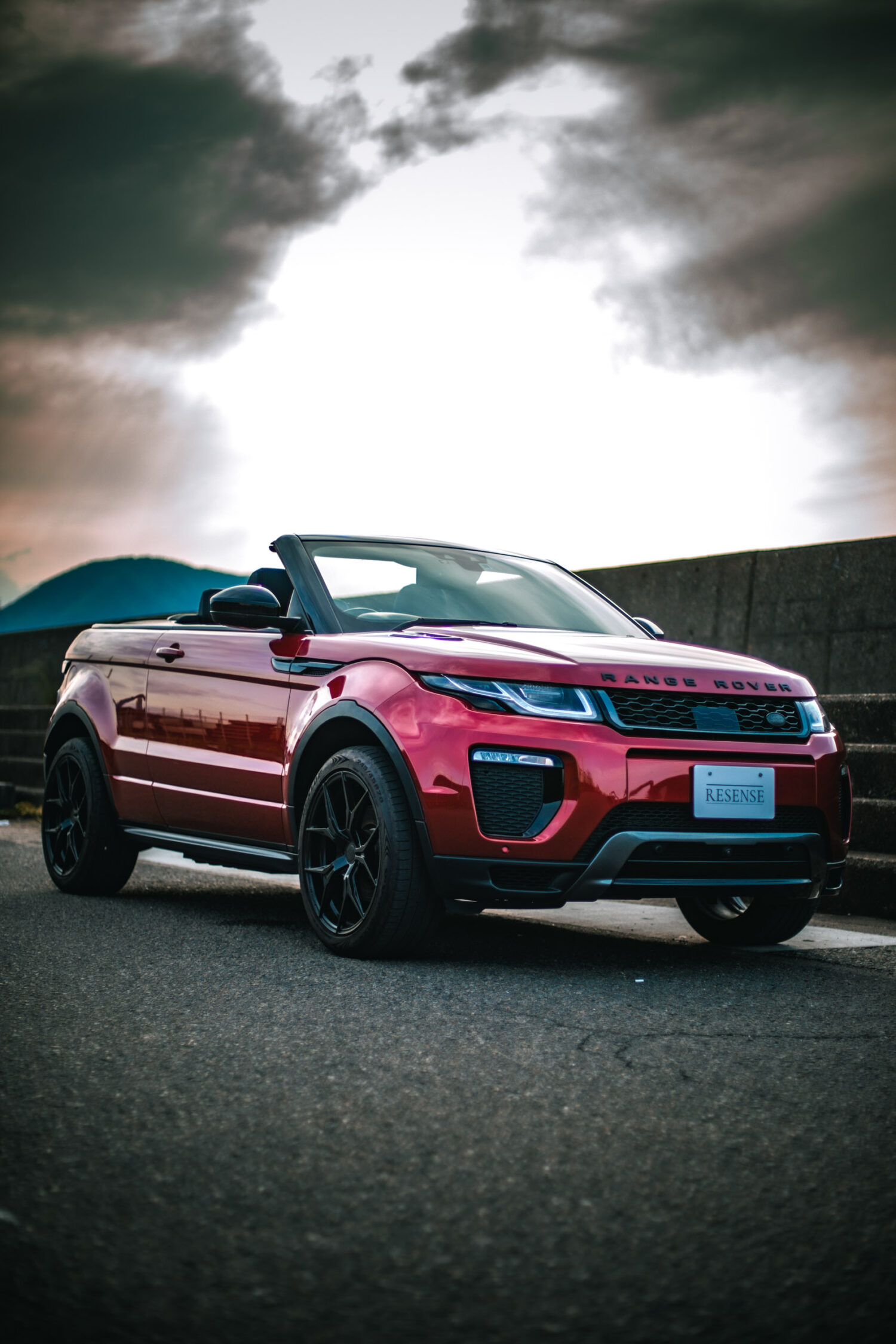 レンジローバー イヴォークコンバーチブル（2017）スポーツカーの高揚感とSUVの安心感