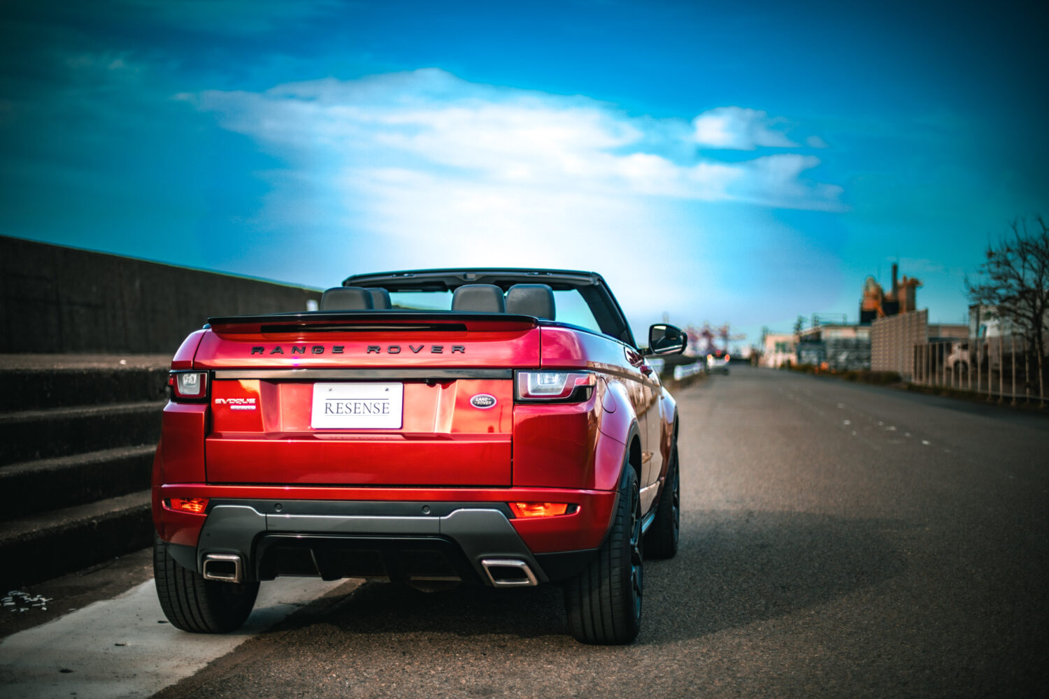 レンジローバー イヴォークコンバーチブル（2017）スポーツカーの高揚感とSUVの安心感