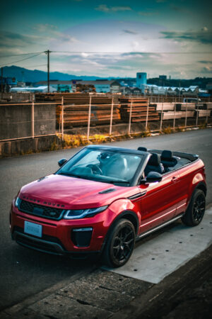 レンジローバー イヴォークコンバーチブル（2017）スポーツカーの高揚感とSUVの安心感