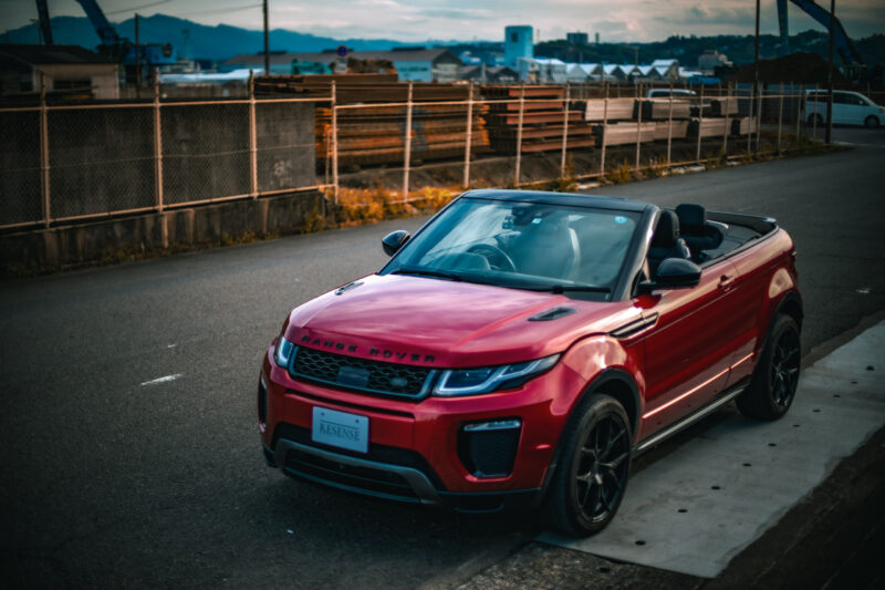 スポーツカーの高揚感とSUVの安心感