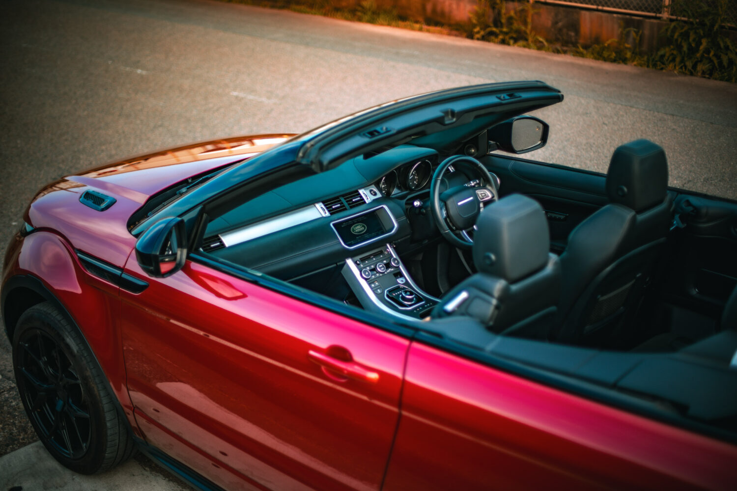 レンジローバー イヴォークコンバーチブル（2017）スポーツカーの高揚感とSUVの安心感