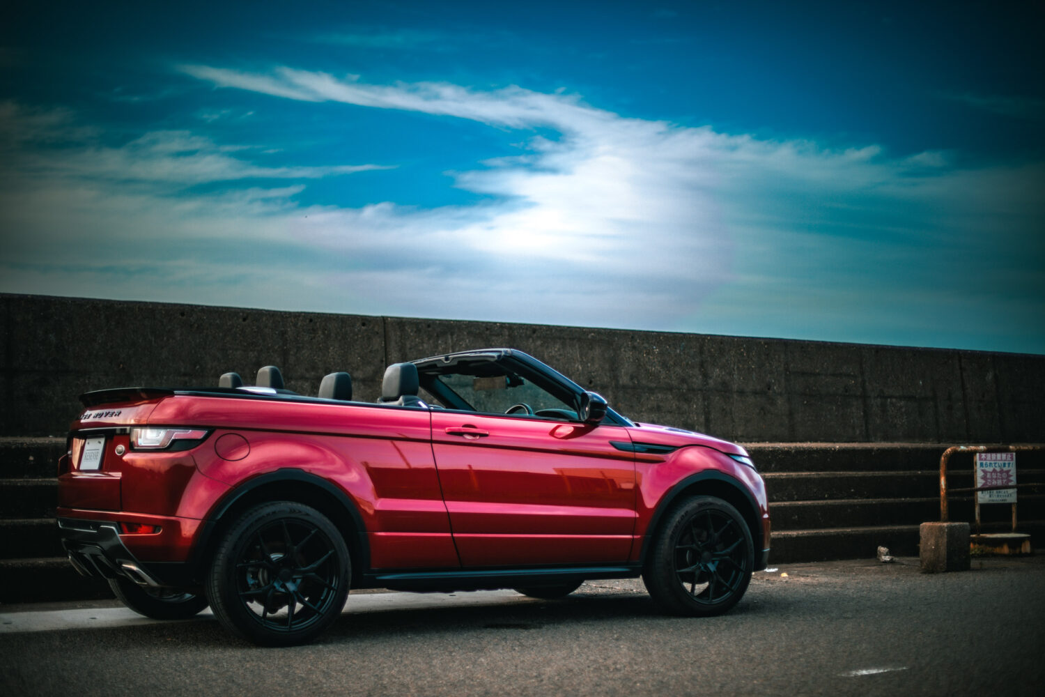 レンジローバー イヴォークコンバーチブル（2017）スポーツカーの高揚感とSUVの安心感