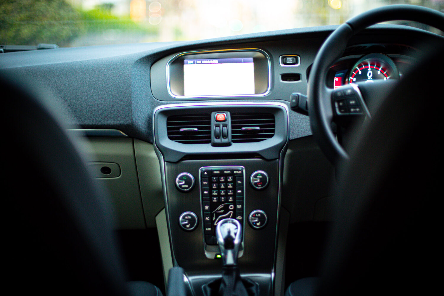 ボルボ・V40（2013）ボルボ流“プレミアム・ショートワゴン”