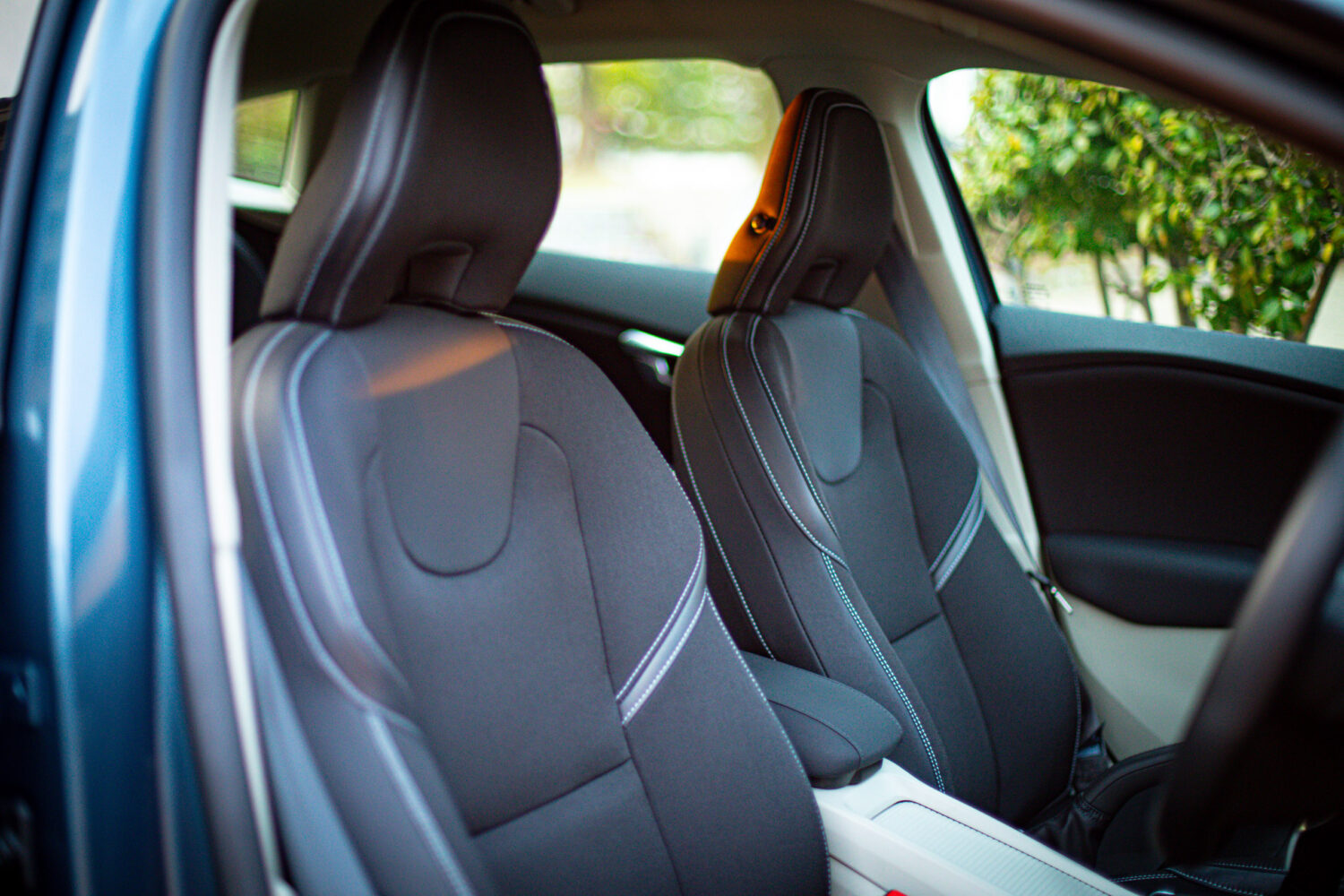 ボルボ・V40（2013）ボルボ流“プレミアム・ショートワゴン”