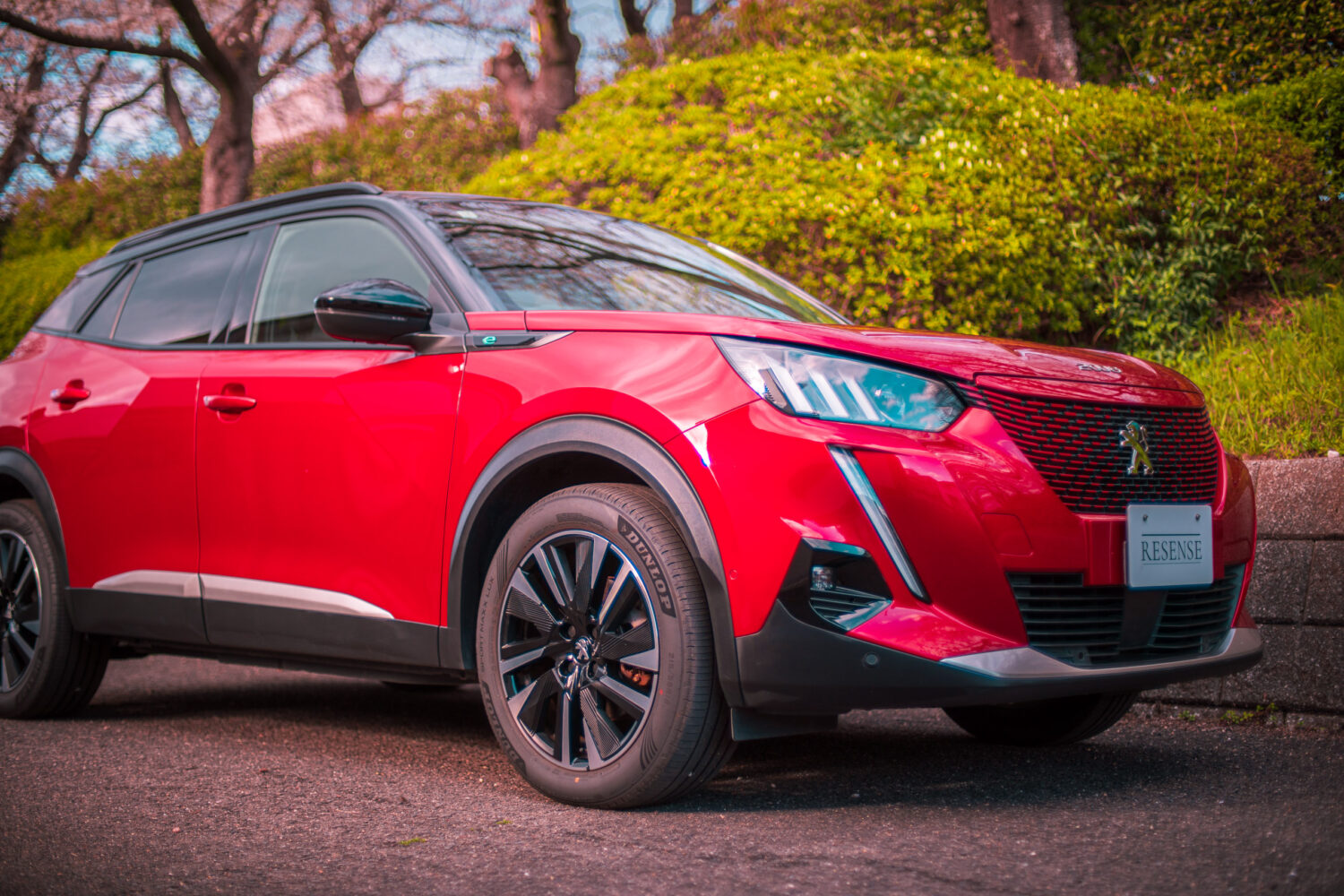 プジョー・e-2008 GT（2021）EVらしさも、フランス車らしさも