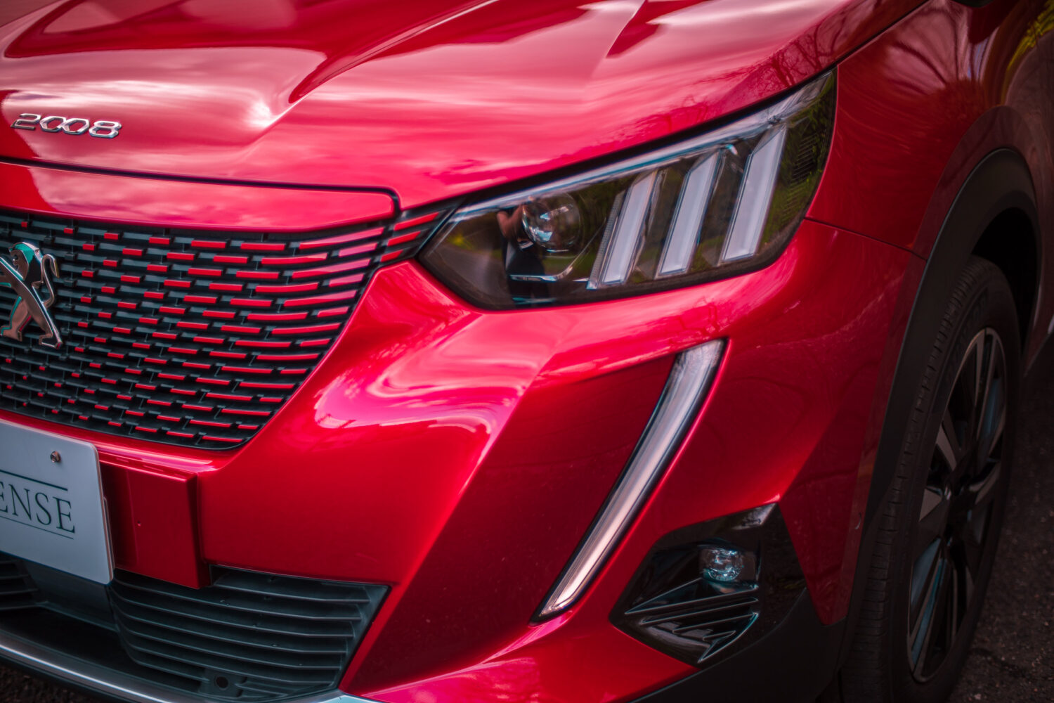 プジョー・e-2008 GT（2021）EVらしさも、フランス車らしさも