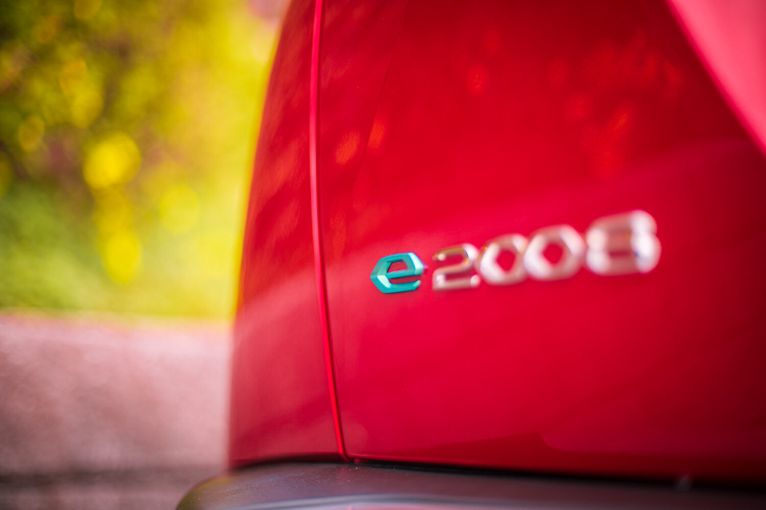 プジョー・e-2008 GT（2021）EVらしさも、フランス車らしさも