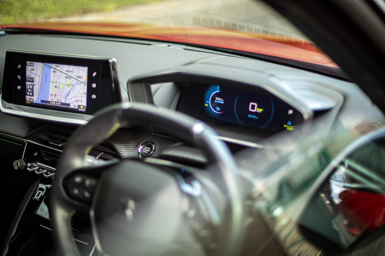 プジョー・e-2008 GT（2021）EVらしさも、フランス車らしさも