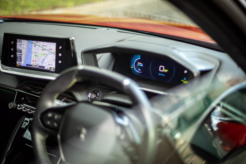 プジョー・e-2008 GT（2021）EVらしさも、フランス車らしさも