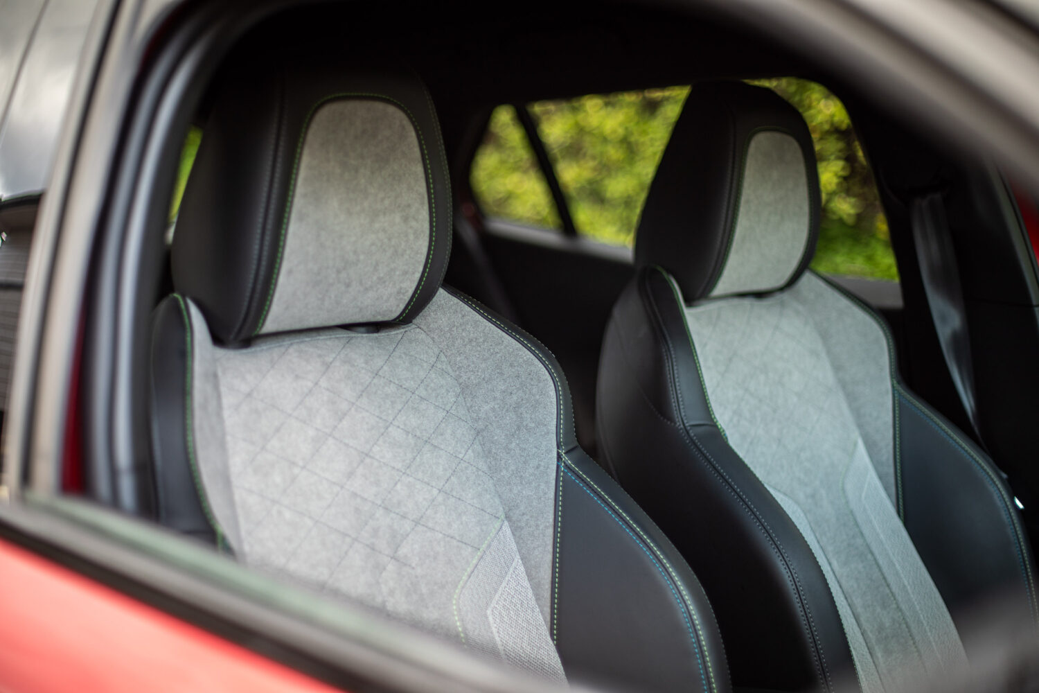 プジョー・e-2008 GT（2021）EVらしさも、フランス車らしさも