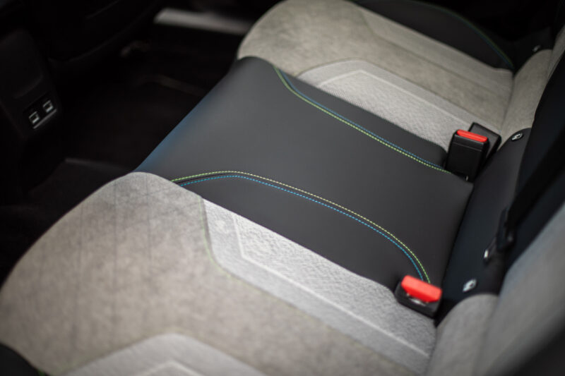 プジョー・e-2008 GT（2021）EVらしさも、フランス車らしさも