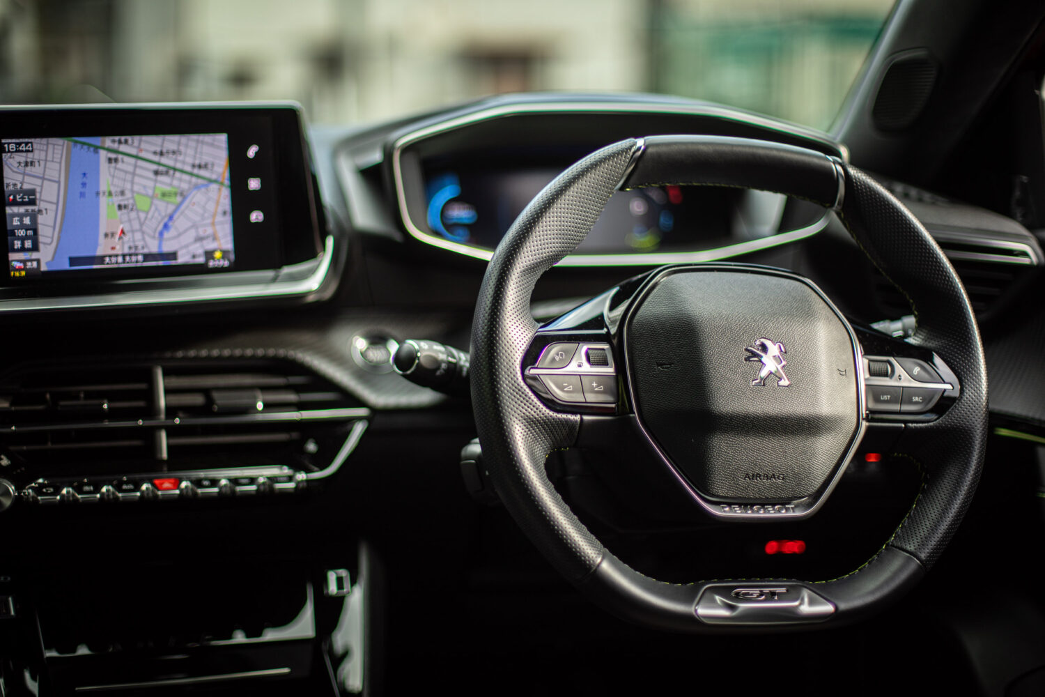 プジョー・e-2008 GT（2021）EVらしさも、フランス車らしさも