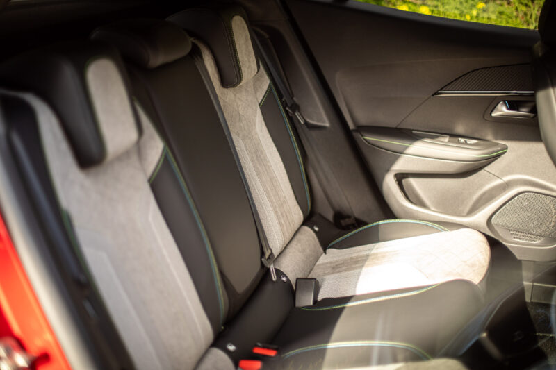 プジョー・e-2008 GT（2021）EVらしさも、フランス車らしさも