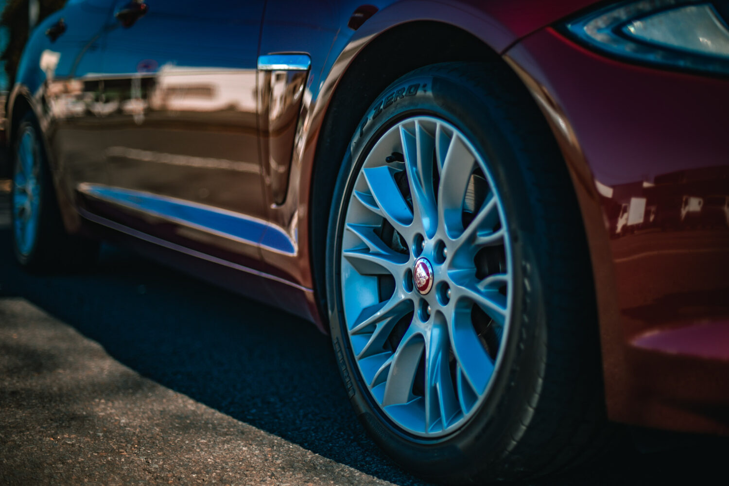 ジャガー・XF 2.0（2013）王道の英国を日常に