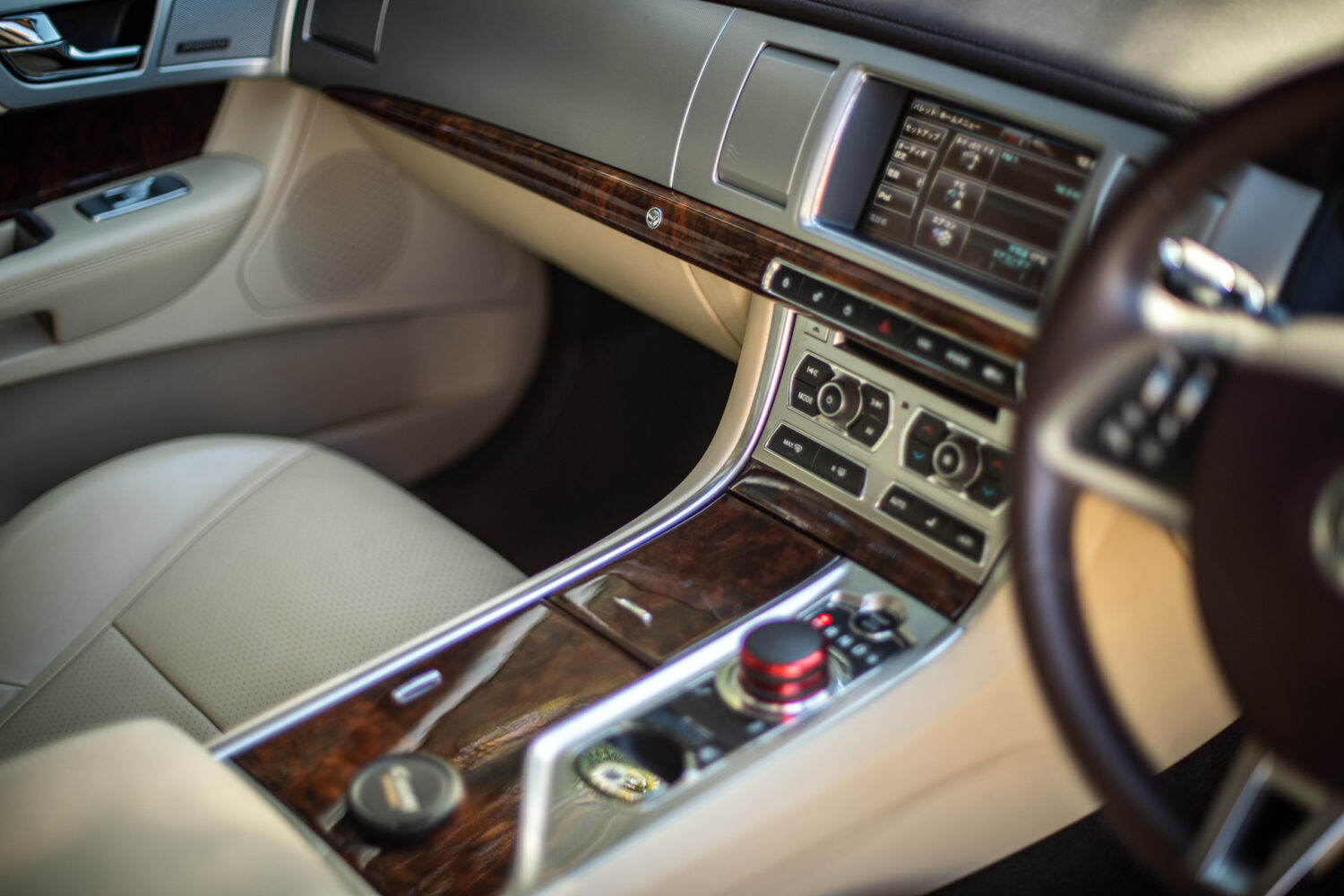 ジャガー・XF 2.0（2013）王道の英国を日常に