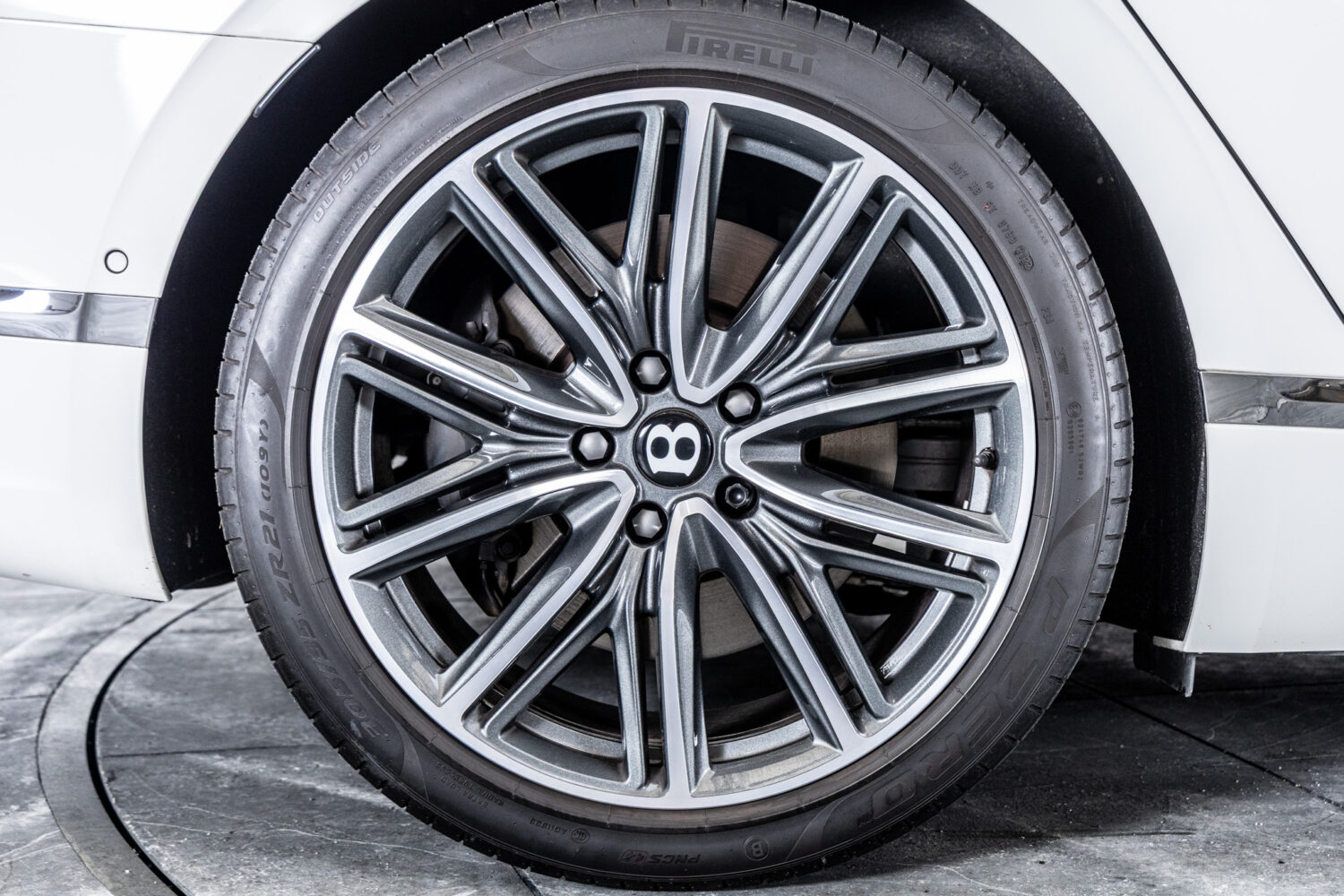 フライングスパー V8 左H 4WD