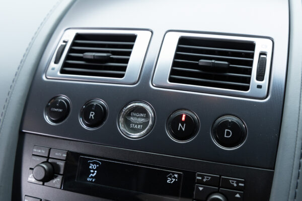 V8ヴァンテージ スポーツシフト