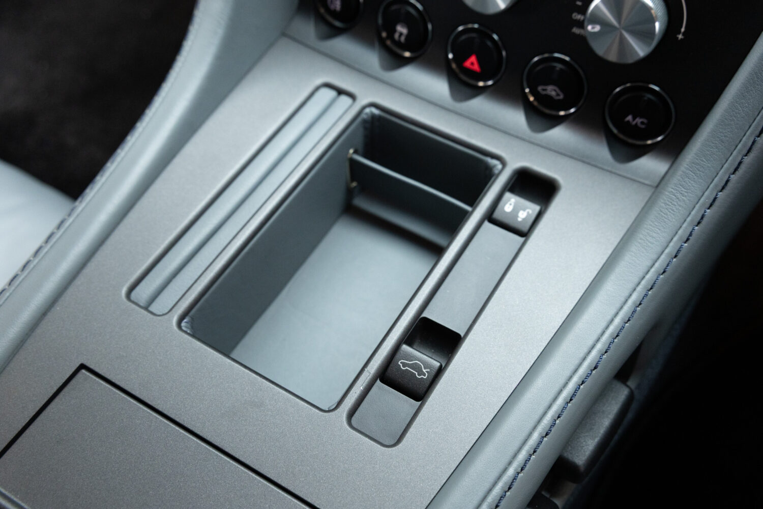 V8ヴァンテージ スポーツシフト
