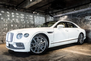 フライングスパー V8 左H 4WD