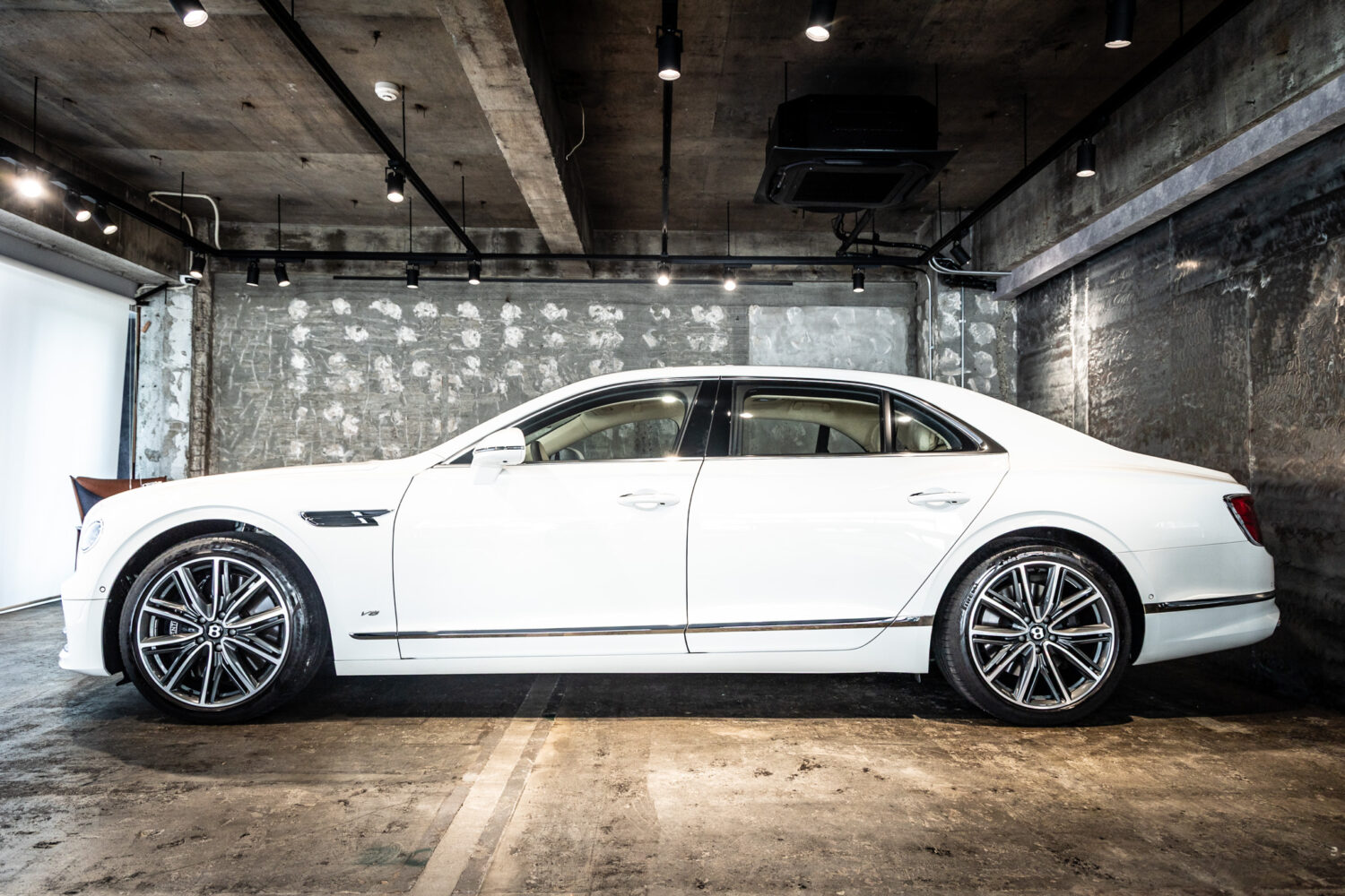 フライングスパー V8 左H 4WD