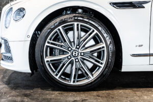 フライングスパー V8 左H 4WD