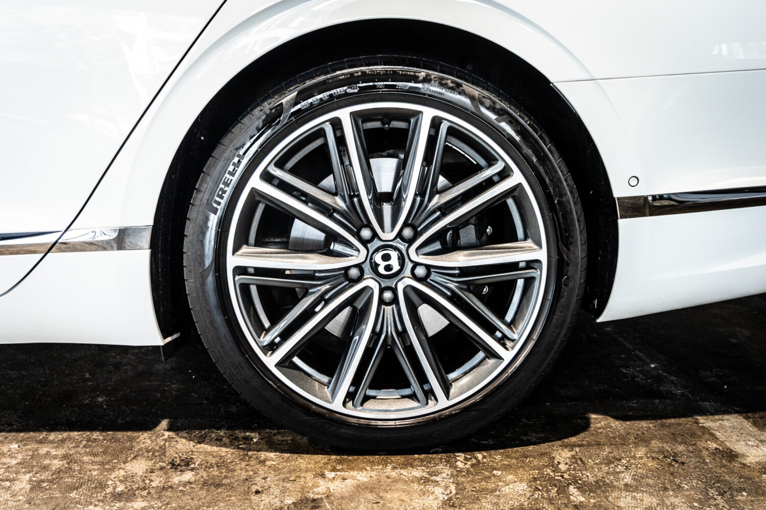 フライングスパー V8 左H 4WD