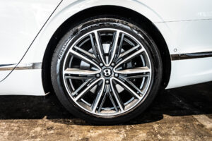 フライングスパー V8 左H 4WD