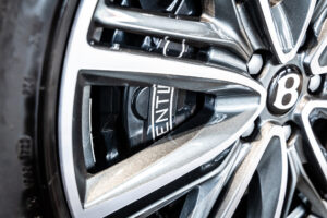 フライングスパー V8 左H 4WD