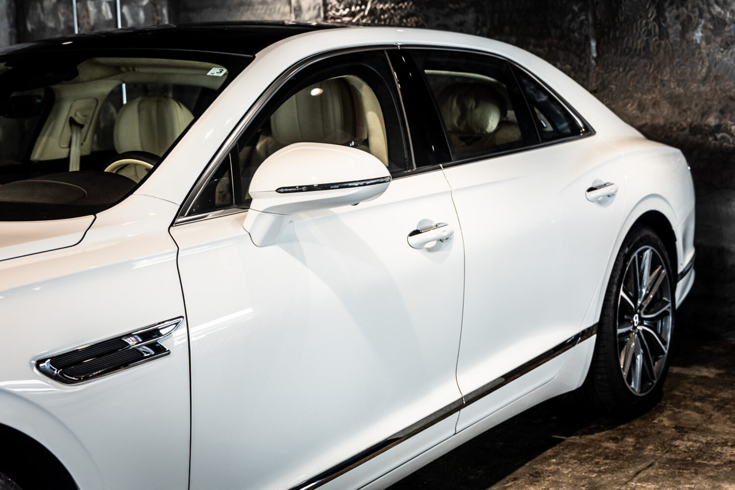 フライングスパー V8 左H 4WD