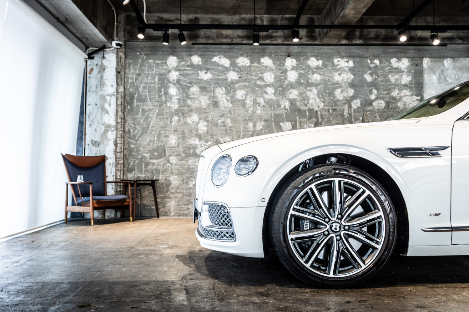 フライングスパー V8 左H 4WD