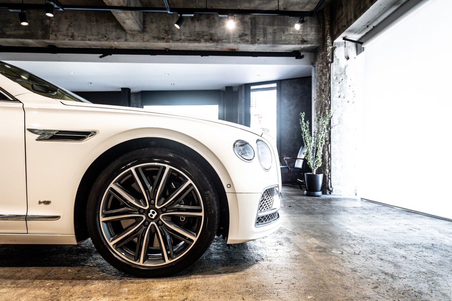 フライングスパー V8 左H 4WD