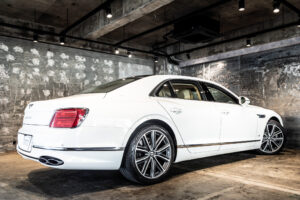 フライングスパー V8 左H 4WD