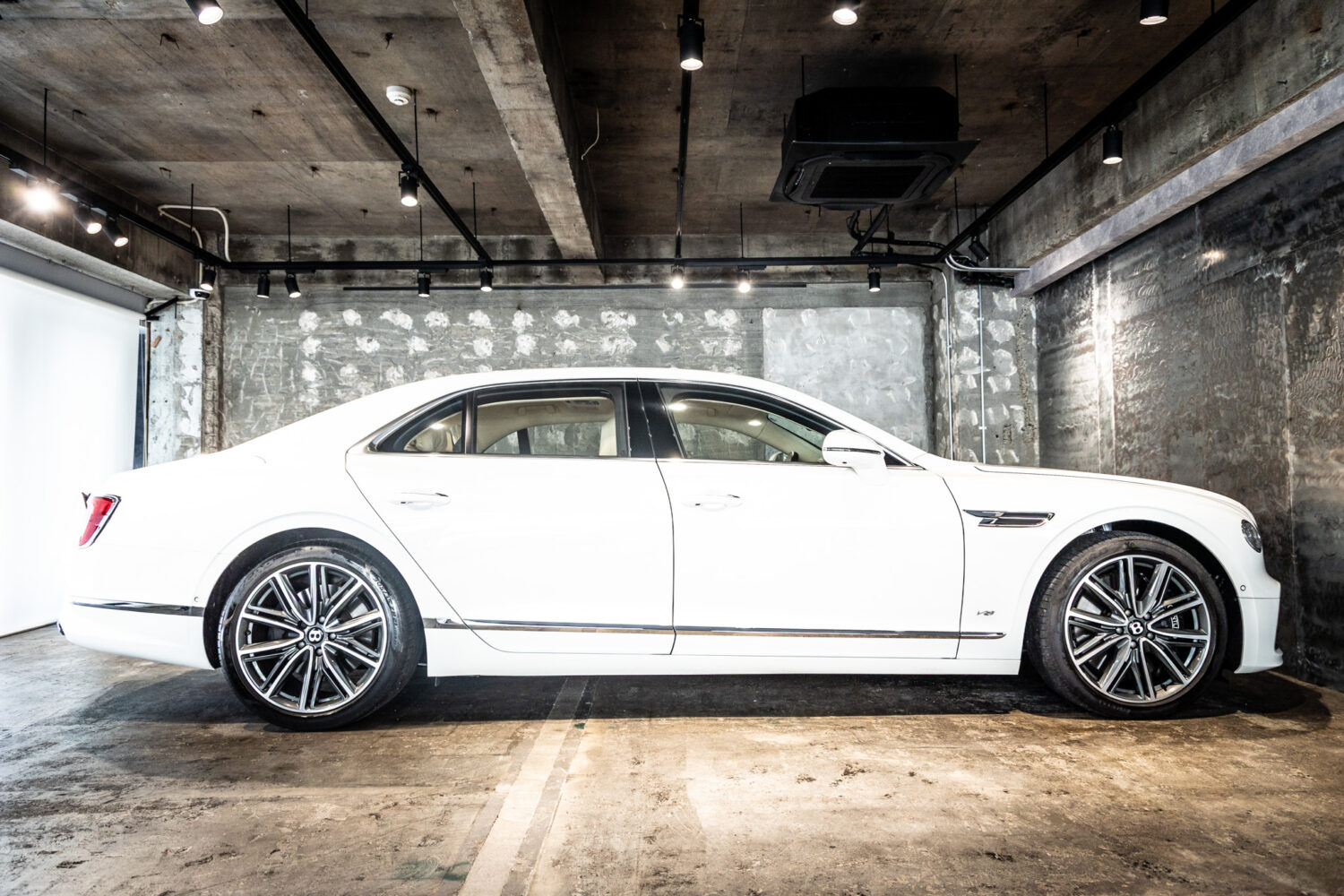 フライングスパー V8 左H 4WD