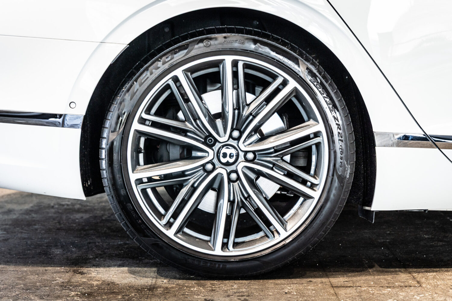 フライングスパー V8 左H 4WD