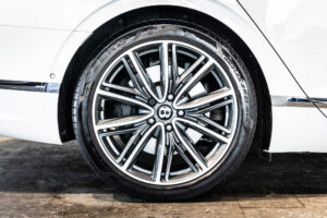 フライングスパー V8 左H 4WD