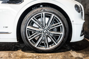 フライングスパー V8 左H 4WD